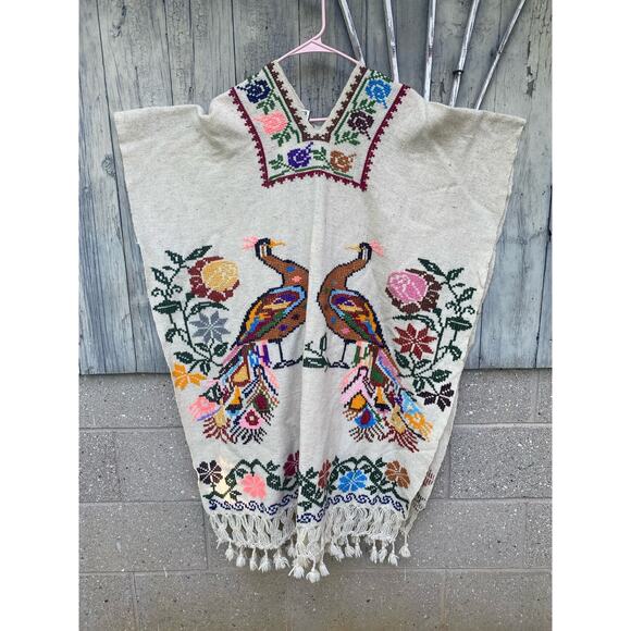 One Size//Vintage 70s Hand Embroidered Wool Mexican Poncho